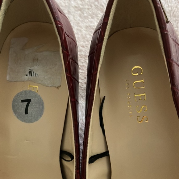 GUESS DARK RED LEATHER HELLS SHOES SIZE 7 M - Picture 3 of 11